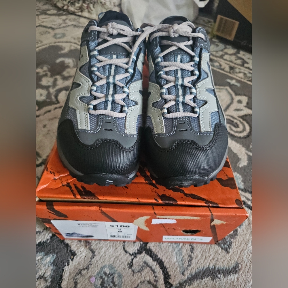 Women’s Worx Steel Toed shoes, by Red Wing, NEW, sz 9